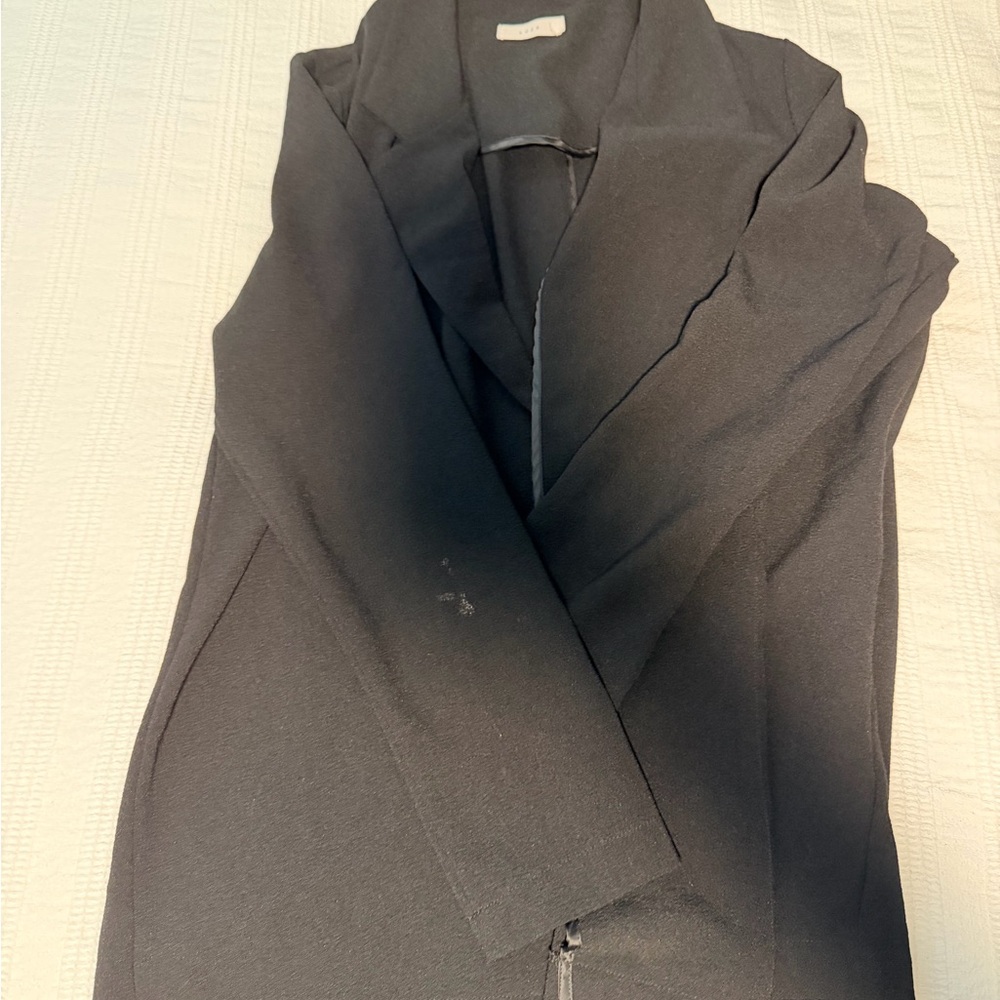 Lush black blazer